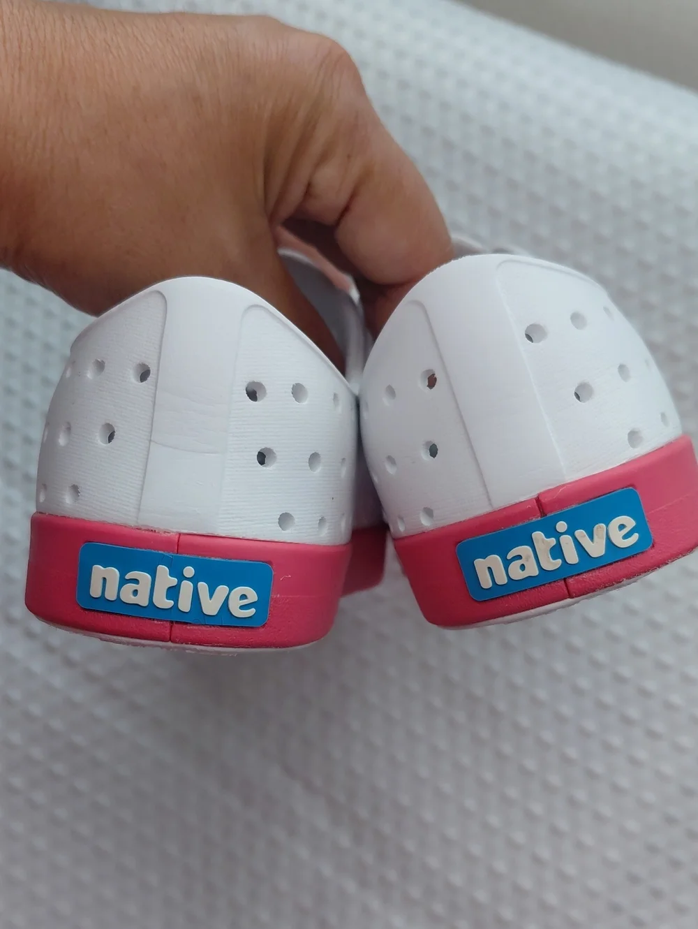 Native Shoes White/ Coral Jefferson Slip On Girls Sneakers Sz J 1